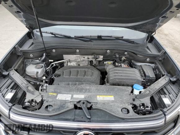 2024 Volkswagen Atlas SEL Premium R-Line with VIN 1V2FR2CAXRC537792, listed as a Copart auction lot 52522895 with 27,211 mi miles and Salvage title. Bid and sale history available at DreamBid. Image 13.