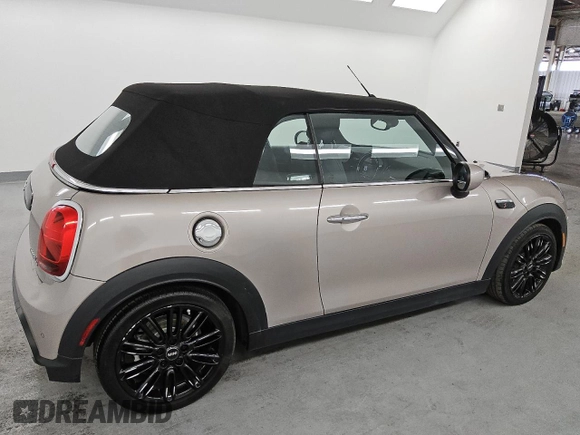 2024 MINI Convertible Cooper S with VIN WMW43DL02R3R79718, listed as a Copart auction lot 52829245 with 31,948 mi miles and Clean title. Bid and sale history available at DreamBid. Image 3.
