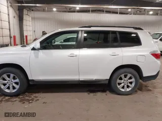 2011 Toyota Highlander with VIN 5TDBK3EH4BS083872, listed as a IAAI auction lot 41392392 with 305,143 mi miles. Bid and sale history available at carsss.com. Image 14.