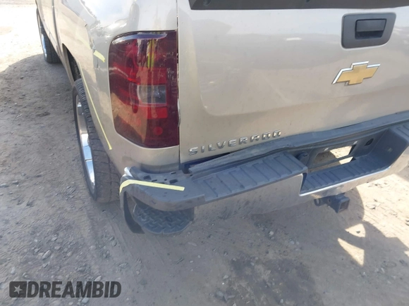 2007 Chevrolet Silverado 1500 LT w/1LT with VIN 2GCEC19J071620943, listed as a IAAI auction lot 41675473 with 358,881 mi miles. Bid and sale history available at carsss.com. Image 6.