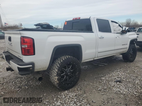 2015 GMC Sierra 2500HD Denali z VIN 1GT120E82FF160609, wystawiony jako Copart lot #47229375 z przebiegiem Nie podano mil oraz Czysty tytuł • Clean title. Historia ofert i sprzedaży dostępna na DreamBid. Obrazek 3.