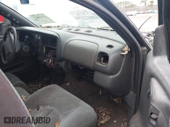 1998 Dodge Dakota SLT with VIN 1B7GL22X1WS615049, listed as a IAAI auction lot 41369967 with 259,598 mi miles and . Bid and sale history available at DreamBid. Image 5.