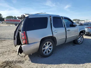 2009 GMC Yukon Denali z VIN 1GKFK03239R254526, wystawiony jako Copart lot #84665244 z przebiegiem 230 811 mil mil oraz Szkoda całkowita • Salvage title. Historia ofert i sprzedaży dostępna na DreamBid. Obrazek 3.