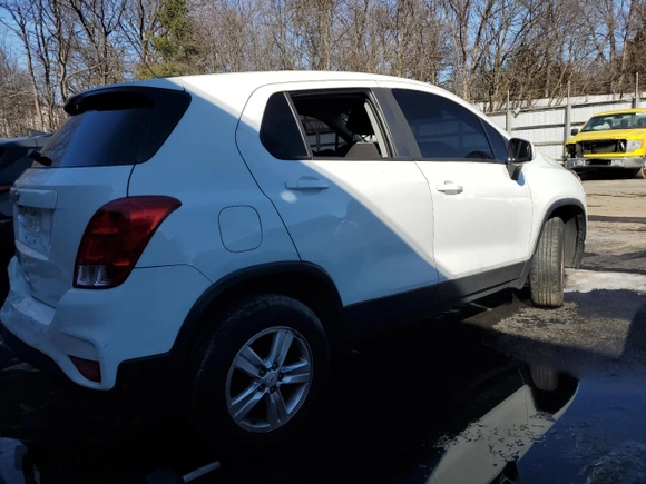 2017 Chevrolet Trax LS with VIN KL7CJNSB2HB165664, listed as a Copart auction lot 49135925 with 117,673 mi miles and Clean Title. Bid and sale history available at carsss.com. Image 4.