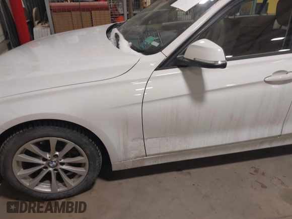 2016 BMW 3 Series 320i xDrive z VIN WBA8E5G5XGNT93549, wystawiony jako IAAI lot #41527046 z przebiegiem 101 743 mil mil oraz . Historia ofert i sprzedaży dostępna na DreamBid. Obrazek 6.