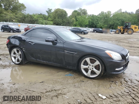 2012 Mercedes-Benz SLK 350 z VIN WDDPK5HA9CF008205, wystawiony jako Copart lot #55739275 z przebiegiem 157 538 mil mil oraz Szkoda całkowita • Salvage title. Historia ofert i sprzedaży dostępna na DreamBid. Obrazek 4.