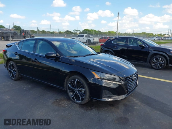 2024 Nissan Altima SR z VIN 1N4BL4CV0RN372815, wystawiony jako IAAI lot #42436563 z przebiegiem 35 231 mil mil oraz . Historia ofert i sprzedaży dostępna na DreamBid. Obrazek 1.