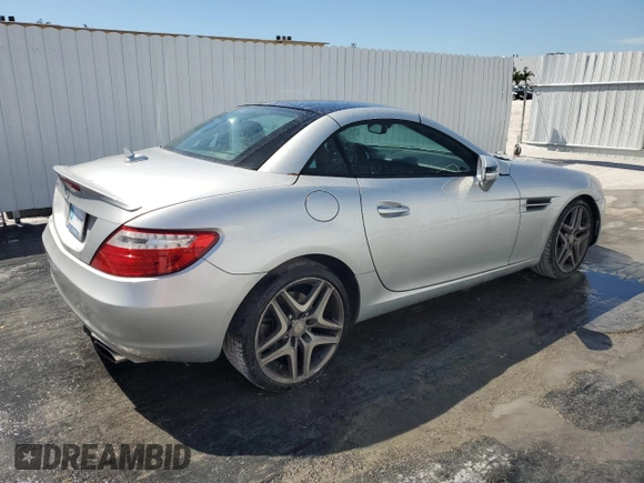 2015 Mercedes-Benz SLK 250 z VIN WDDPK4HA5FF099715, wystawiony jako Copart lot #46414085 z przebiegiem 63 532 mil mil oraz Czysty tytuł • Clean title. Historia ofert i sprzedaży dostępna na DreamBid. Obrazek 3.