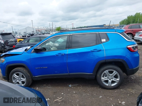 2023 Jeep Compass Latitude z VIN 3C4NJDBN6PT513561, wystawiony jako IAAI lot #42344712 z przebiegiem 4 873 mil mil oraz . Historia ofert i sprzedaży dostępna na DreamBid. Obrazek 14.