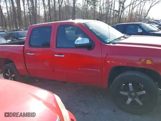 2009 Chevrolet Silverado 1500 LS with VIN 3GCEC13C39G120599, listed as a IAAI auction lot 41647089 with 201,828 mi miles. Bid and sale history available at carsss.com. Image 13.