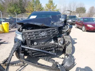 2017 Ford Explorer XLT with VIN 1FM5K8D86HGB51163, listed as a IAAI auction lot 41985093 with 90,584 mi miles and . Bid and sale history available at carsss.com. Image 12.