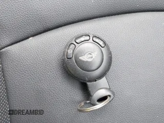 2011 MINI Convertible S с VIN WMWZP3C55BTX82922, выставлен на аукционе IAAI как лот 41408777 с пробегом 82 764 миль миль и . История ставок и продаж доступна на DreamBid. Изображение 11.