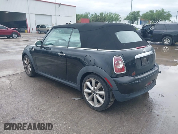 2013 MINI Convertible z VIN WMWZN3C54DT568819, wystawiony jako IAAI lot #41951061 z przebiegiem 154 498 mil mil oraz . Historia ofert i sprzedaży dostępna na DreamBid. Obrazek 3.