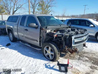 2009 Chevrolet Silverado 1500 LT with VIN 1GCEK29039Z171719, listed as a IAAI auction lot 41358533 with 111,317 mi miles. Bid and sale history available at carsss.com. Image 1.