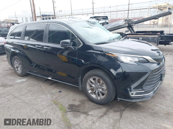 2022 Toyota Sienna XLE with VIN 5TDYRKEC8NS123217, listed as a IAAI auction lot 41904442 with 73,802 mi miles. Bid and sale history available at carsss.com. Image 1.