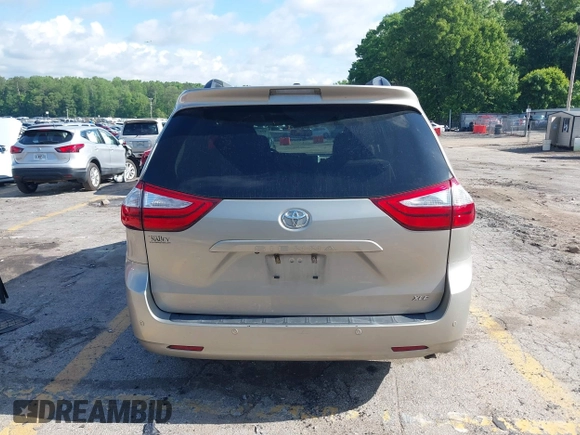 2017 Toyota Sienna XLE Auto Access Seat z VIN 5TDYZ3DC4HS837017, wystawiony jako IAAI lot #42237044 z przebiegiem 91 041 mil mil oraz . Historia ofert i sprzedaży dostępna na DreamBid. Obrazek 15.