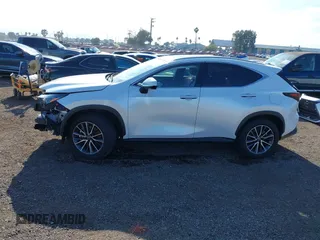 2024 Lexus NX 350h Premium z VIN JTJGKCEZXR5013787, wystawiony jako IAAI lot #42161932 z przebiegiem 19 251 mil mil oraz . Historia ofert i sprzedaży dostępna na DreamBid. Obrazek 15.
