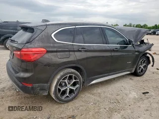 2017 BMW X1 xDrive28i z VIN WBXHT3C35H5F71683, wystawiony jako Copart lot #57761785 z przebiegiem 78 220 mil mil oraz Tytuł czysty. Historia ofert i sprzedaży dostępna na DreamBid. Obrazek 3.
