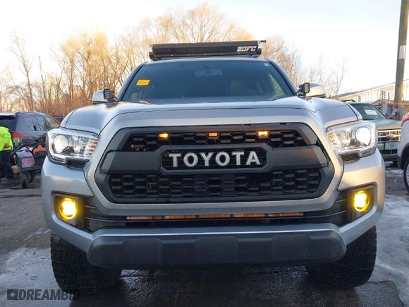 2017 Toyota Tacoma SR5 with VIN 3TMCZ5AN3HM045386, listed as a IAAI auction lot 41330487 with 140,867 mi miles. Bid and sale history available at carsss.com. Image 13.
