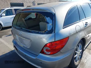 2006 Mercedes-Benz R-Class 3.5L with VIN 4JGCB65E46A032480, listed as a IAAI auction lot 41265070 with 149,961 mi miles. Bid and sale history available at carsss.com. Image 18.