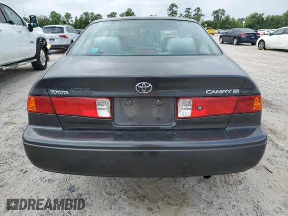 2001 Toyota Camry CE z VIN 4T1BG22K31U795050, wystawiony jako Copart lot #55054025 z przebiegiem 161 228 mil mil oraz Szkoda całkowita • Salvage title. Historia ofert i sprzedaży dostępna na DreamBid. Obrazek 6.