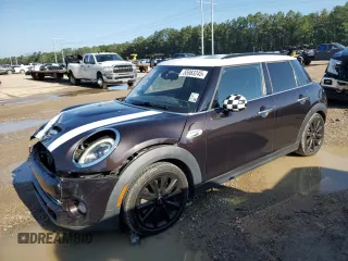 2016 MINI Hardtop 4 Door S z VIN WMWXU3C52G2B67552, wystawiony jako Copart lot #55983245 z przebiegiem 85 180 mil mil oraz Szkody całkowita. Historia ofert i sprzedaży dostępna na DreamBid. Obrazek 1.