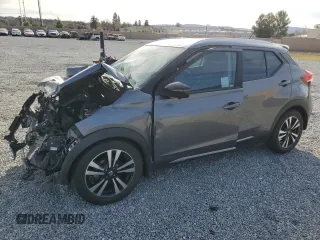 2019 Nissan Kicks SR z VIN 3N1CP5CU1KL479591, wystawiony jako Copart lot #42197585 z przebiegiem 87 791 mil mil oraz Szkoda całkowita • Salvage title. Historia ofert i sprzedaży dostępna na DreamBid. Obrazek 1.