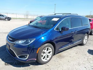 2018 Chrysler Pacifica Touring L z VIN 2C4RC1BGXJR126520, wystawiony jako IAAI lot #42223746 z przebiegiem 117 847 mil mil oraz . Historia ofert i sprzedaży dostępna na DreamBid. Obrazek 2.