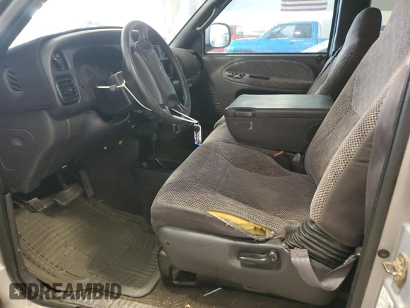 2001 Dodge 1500 z VIN 3B7HF13Z11G165621, wystawiony jako Copart lot #52585255 z przebiegiem 232 673 mil mil oraz Szkoda całkowita • Salvage title. Historia ofert i sprzedaży dostępna na DreamBid. Obrazek 7.
