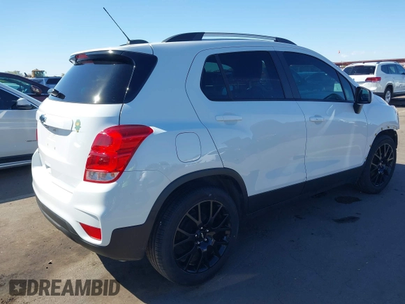 2022 Chevrolet Trax LT with VIN KL7CJLSM1NB512337, listed as a IAAI auction lot 41828625 with 40,877 mi miles. Bid and sale history available at carsss.com. Image 4.
