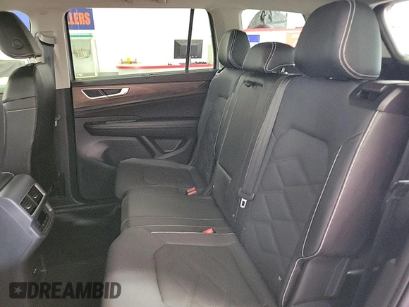 2024 Volkswagen Atlas SE z VIN 1V2HR2CA9RC558223, wystawiony jako IAAI lot #42734557 z przebiegiem 22 426 mil mil oraz . Historia ofert i sprzedaży dostępna na DreamBid. Obrazek 21.