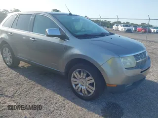 2008 Lincoln MKX z VIN 2LMDU88C28BJ18533, wystawiony jako IAAI lot #42273562 z przebiegiem 154 752 mil mil oraz . Historia ofert i sprzedaży dostępna na DreamBid. Obrazek 1.