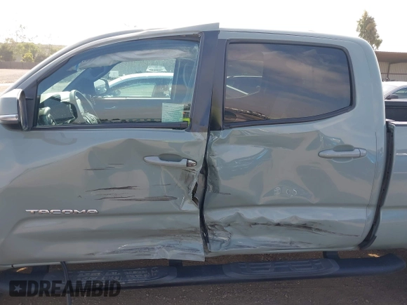 2022 Toyota Tacoma SR5 z VIN 3TMBZ5DN3NM034388, wystawiony jako IAAI lot #42270543 z przebiegiem 179 904 mil mil oraz . Historia ofert i sprzedaży dostępna na DreamBid. Obrazek 6.