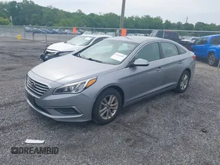 2016 Hyundai Sonata SE z VIN 5NPE24AF8GH334395, wystawiony jako IAAI lot #42333326 z przebiegiem 130 429 mil mil oraz . Historia ofert i sprzedaży dostępna na DreamBid. Obrazek 17.