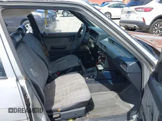 1986 Toyota Corolla с VIN JT2AE82E7G3318230, выставлен на аукционе IAAI как лот 42042219 с пробегом 74 689 миль миль и . История ставок и продаж доступна на DreamBid. Изображение 5.