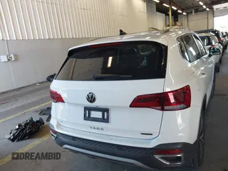 2022 Volkswagen Taos SE z VIN 3VVLX7B20NM064027, wystawiony jako IAAI lot #40429741 z przebiegiem 31 290 mil mil oraz . Historia ofert i sprzedaży dostępna na DreamBid. Obrazek 17.