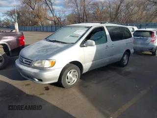 2002 Toyota Sienna LE with VIN 4T3ZF13C62U427621, listed as a IAAI auction lot 41046114 with 273,301 mi miles. Bid and sale history available at carsss.com. Image 2.