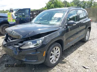 2017 Volkswagen Tiguan S z VIN WVGAV7AX3HK043141, wystawiony jako IAAI lot #42259813 z przebiegiem 63 151 mil mil oraz . Historia ofert i sprzedaży dostępna na DreamBid. Obrazek 2.