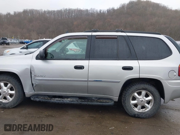 2006 GMC Envoy SLE z VIN 1GKDT13S562187698, wystawiony jako IAAI lot #41808778 z przebiegiem 167 023 mil mil oraz . Historia ofert i sprzedaży dostępna na DreamBid. Obrazek 14.