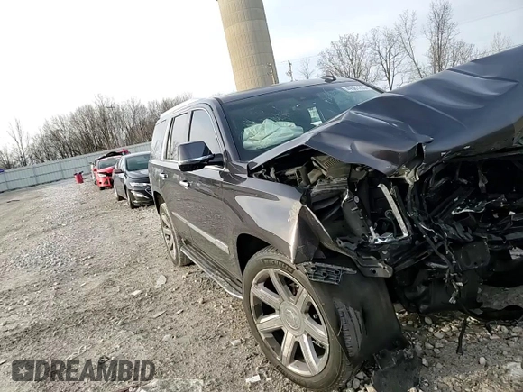 2016 Cadillac Escalade Luxury Collection z VIN 1GYS4BKJ6GR205157, wystawiony jako Copart lot #49581205 z przebiegiem Nie podano mil oraz Nie do naprawy • Non repairable. Historia ofert i sprzedaży dostępna na DreamBid. Obrazek 12.