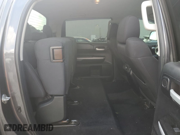 2018 Toyota Tundra SR5 z VIN 5TFDW5F11JX734412, wystawiony jako Copart lot #54765305 z przebiegiem 135 009 mil mil oraz Szkoda całkowita • Salvage title. Historia ofert i sprzedaży dostępna na DreamBid. Obrazek 10.