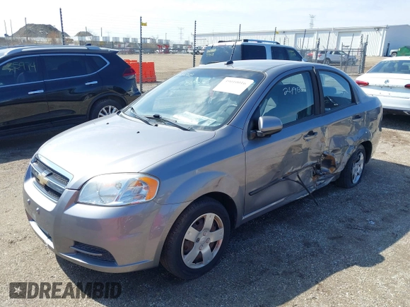 2011 Chevrolet Aveo 1LT z VIN KL1TD5DE5BB147997, wystawiony jako IAAI lot #39010016 z przebiegiem 111 680 mil mil oraz . Historia ofert i sprzedaży dostępna na DreamBid. Obrazek 2.