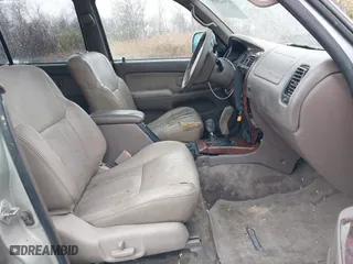 2000 Toyota 4Runner Limited with VIN JT3HN87R0Y0315002, listed as a IAAI auction lot 40932919 with 327,370 mi miles. Bid and sale history available at carsss.com. Image 5.