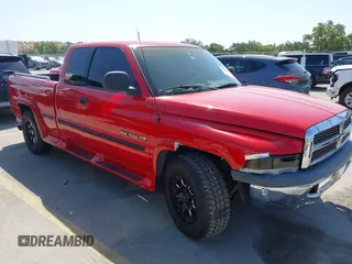 1999 Dodge 1500 z VIN 1B7HC13Z3XJ522717, wystawiony jako IAAI lot #41990467 z przebiegiem 146 472 mil mil oraz . Historia ofert i sprzedaży dostępna na DreamBid. Obrazek 1.