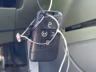 2022 Volkswagen Atlas SE z VIN 1V2JP2CA6NC502757, wystawiony jako IAAI lot #41247026 z przebiegiem 70 124 mil mil oraz . Historia ofert i sprzedaży dostępna na DreamBid. Obrazek 11.