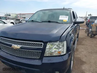 2009 Chevrolet Suburban LT w/2LT with VIN 1GNFC26JX9R280829, listed as a IAAI auction lot 41551580 with 214,351 mi miles. Bid and sale history available at carsss.com. Image 12.