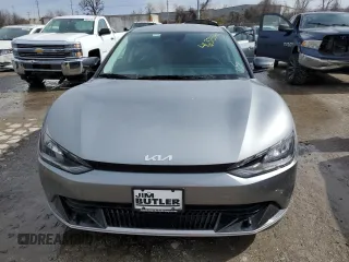 2023 Kia EV6 Wind z VIN KNDC34LA1P5127739, wystawiony jako Copart lot #46373545 z przebiegiem 11 806 mil mil oraz Szkoda całkowita • Salvage title. Historia ofert i sprzedaży dostępna na DreamBid. Obrazek 5.