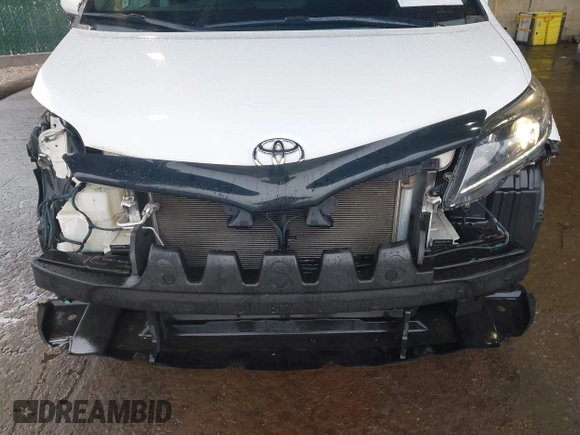2015 Toyota Sienna SE with VIN 5TDXK3DC1FS528070, listed as a IAAI auction lot 41780191 with 117,488 mi miles. Bid and sale history available at carsss.com. Image 6.