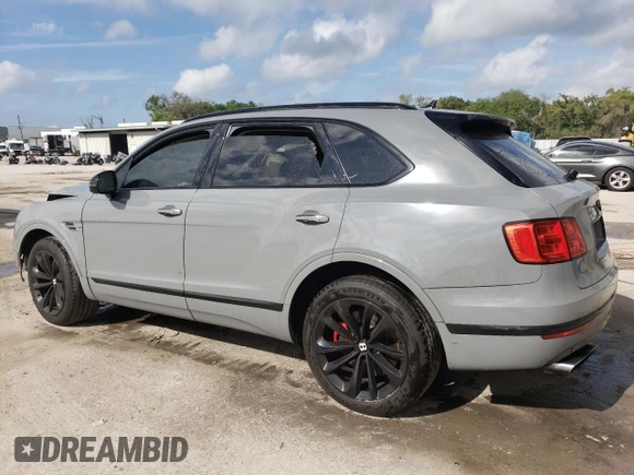 2017 Bentley Bentayga W12 z VIN SJAAC2ZV9HC015680, wystawiony jako Copart lot #46197784 z przebiegiem Nie podano mil oraz . Historia ofert i sprzedaży dostępna na DreamBid. Obrazek 2.
