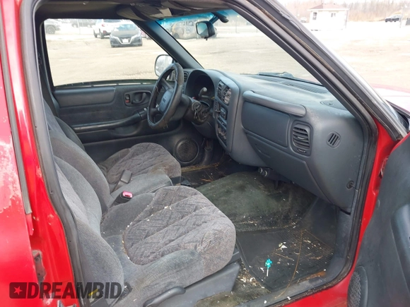 2000 GMC Sonoma with VIN 1GTDT14W1YK114098, listed as a IAAI auction lot 41995392 with 261,905 mi miles and . Bid and sale history available at DreamBid. Image 5.